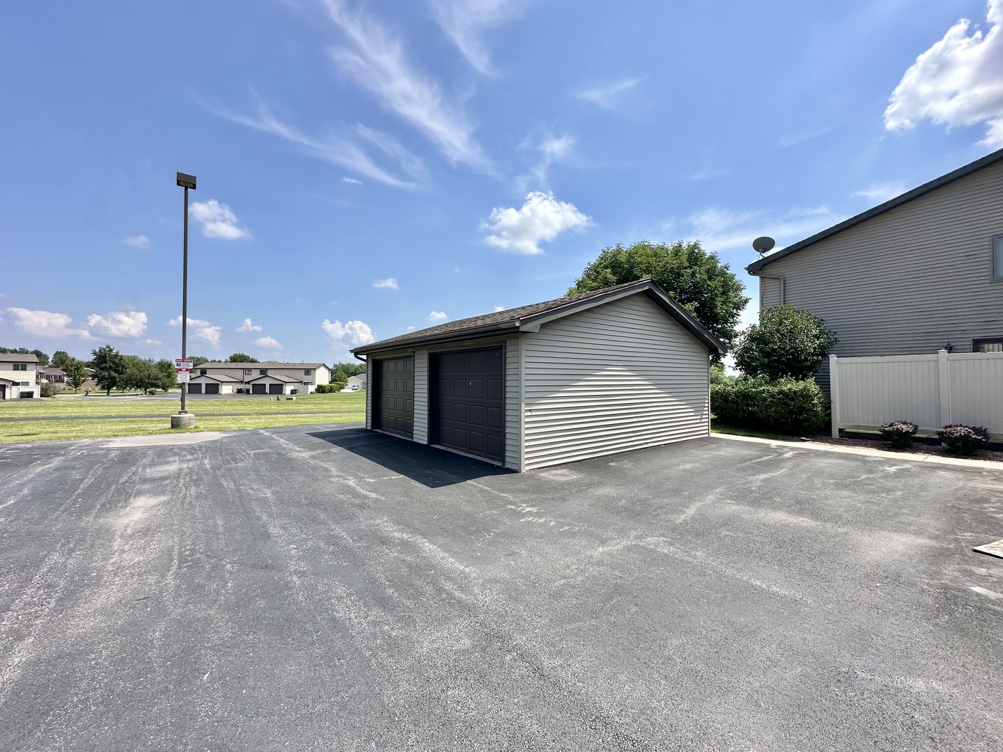 762 LAKE Road, New Lenox, IL 60451