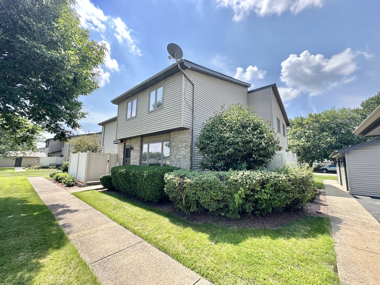762 LAKE Road, New Lenox, IL 60451
