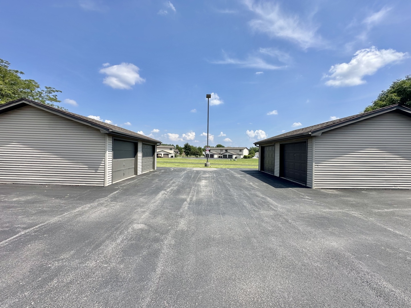762 LAKE Road, New Lenox, IL 60451