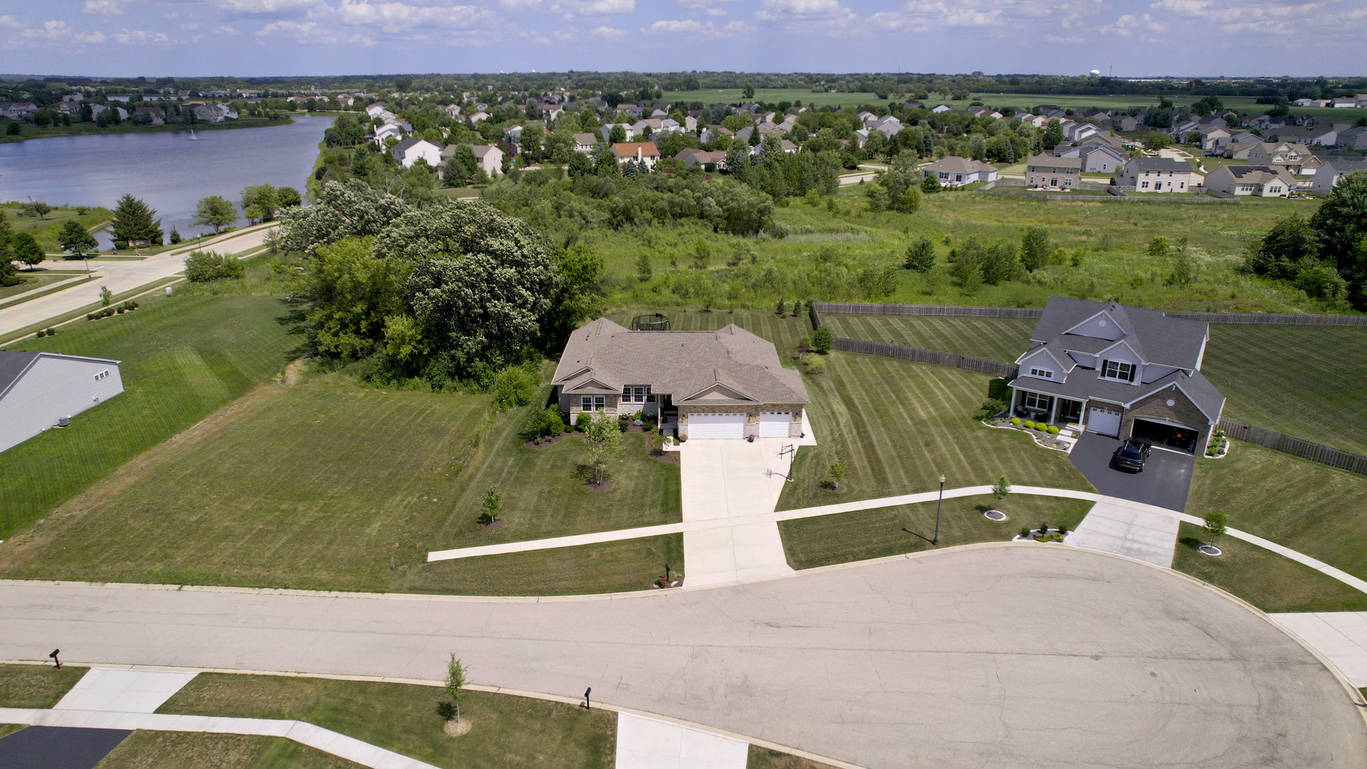 112 Farmstead Court, McHenry, IL 60050