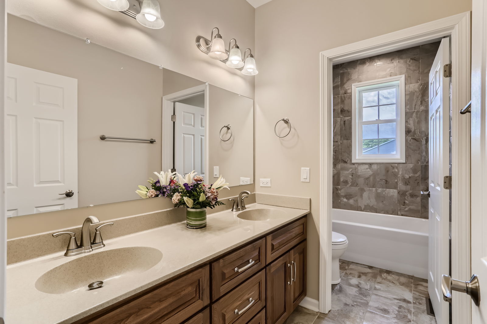 112 Farmstead Court, McHenry, IL 60050