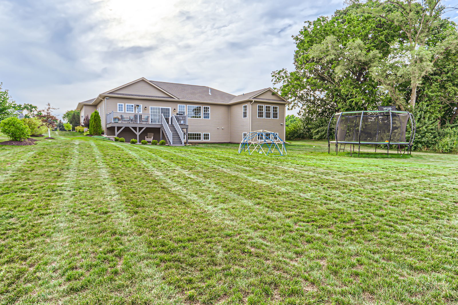 112 Farmstead Court, McHenry, IL 60050