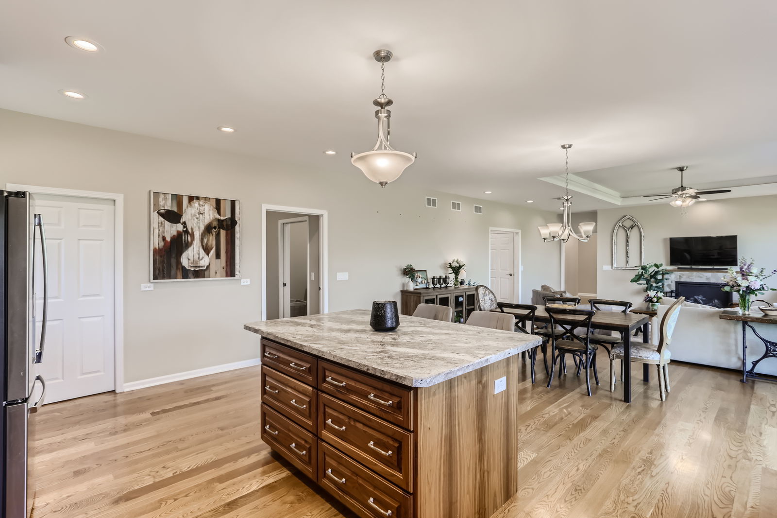 112 Farmstead Court, McHenry, IL 60050