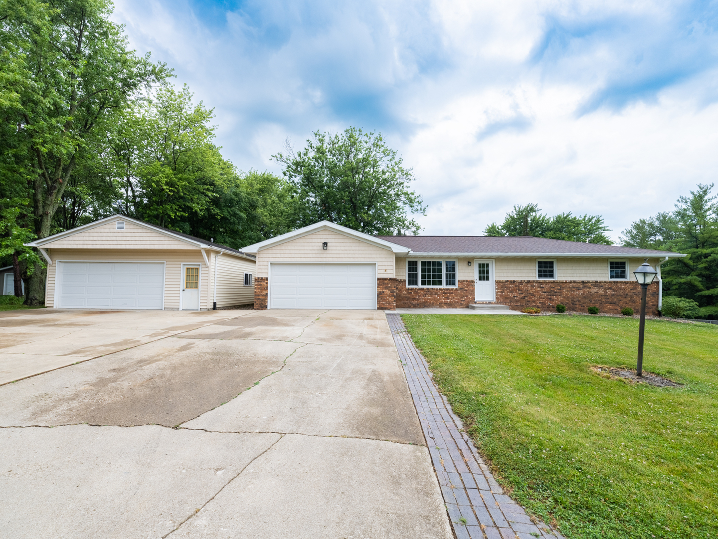 14746 Mercury Lane, Bloomington, IL 61705