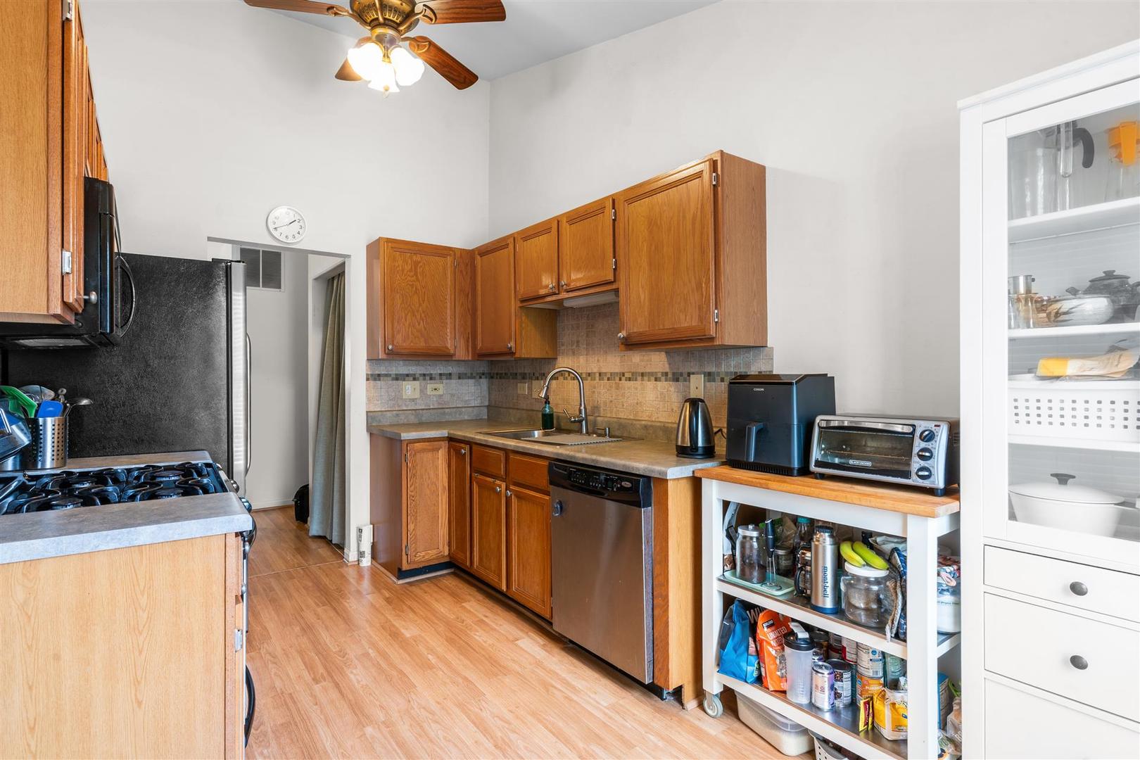 2606 S Embers Lane, Arlington Heights, IL 60005