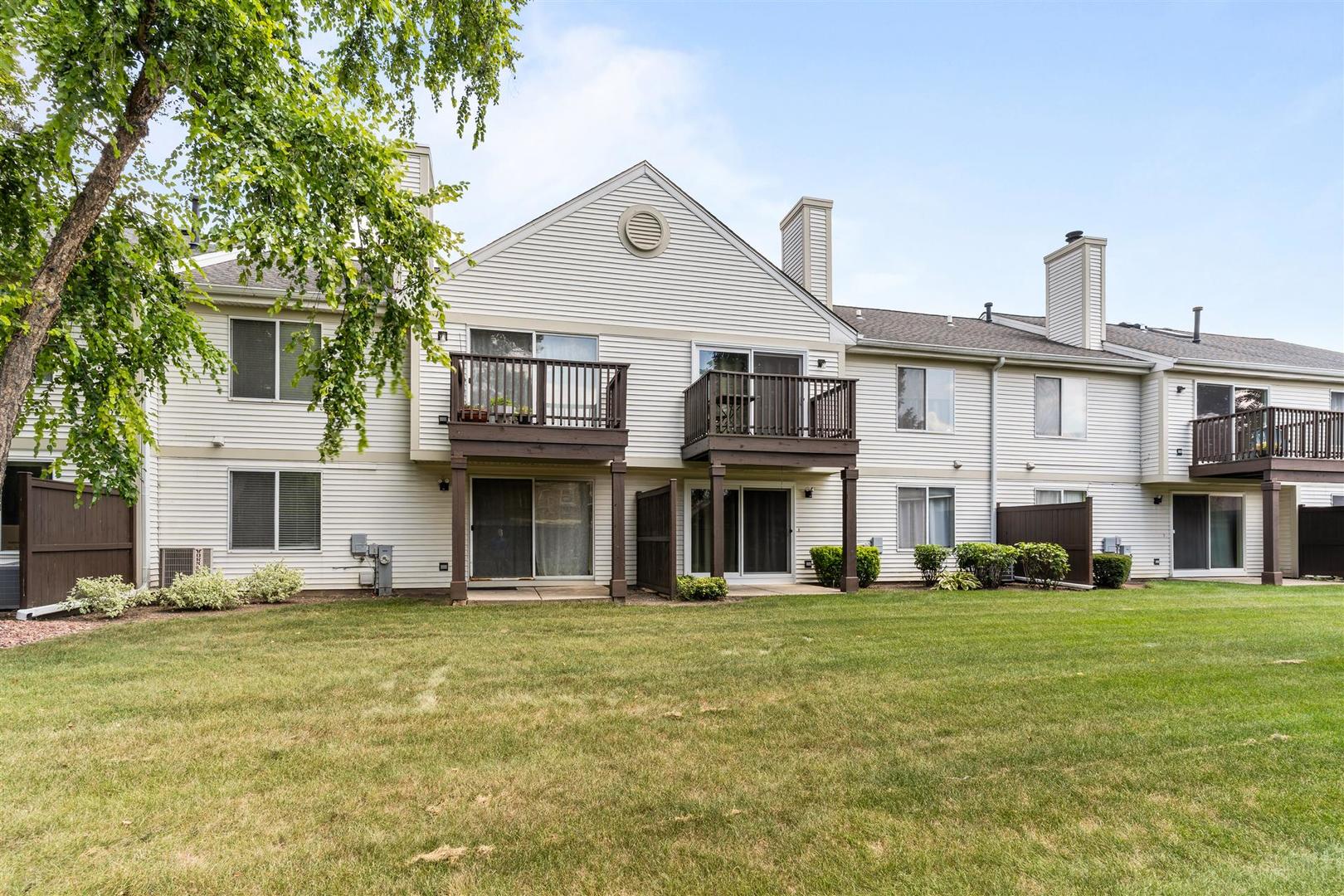 2606 S Embers Lane, Arlington Heights, IL 60005