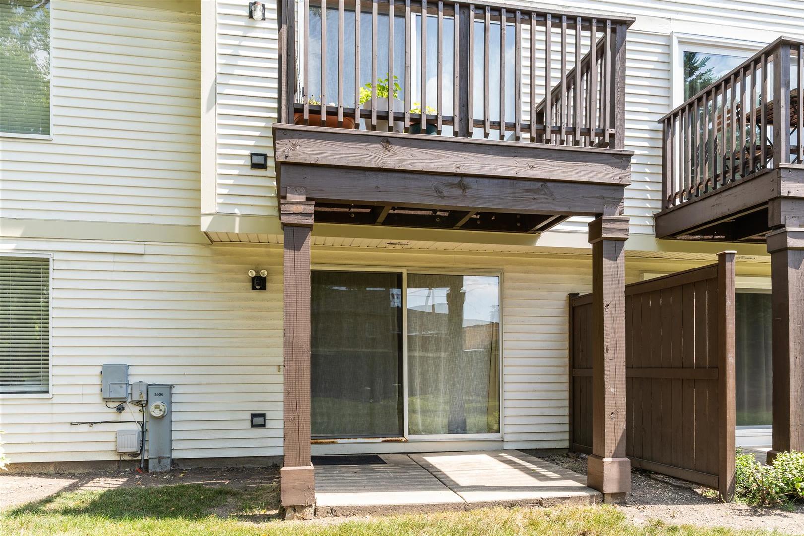 2606 S Embers Lane, Arlington Heights, IL 60005
