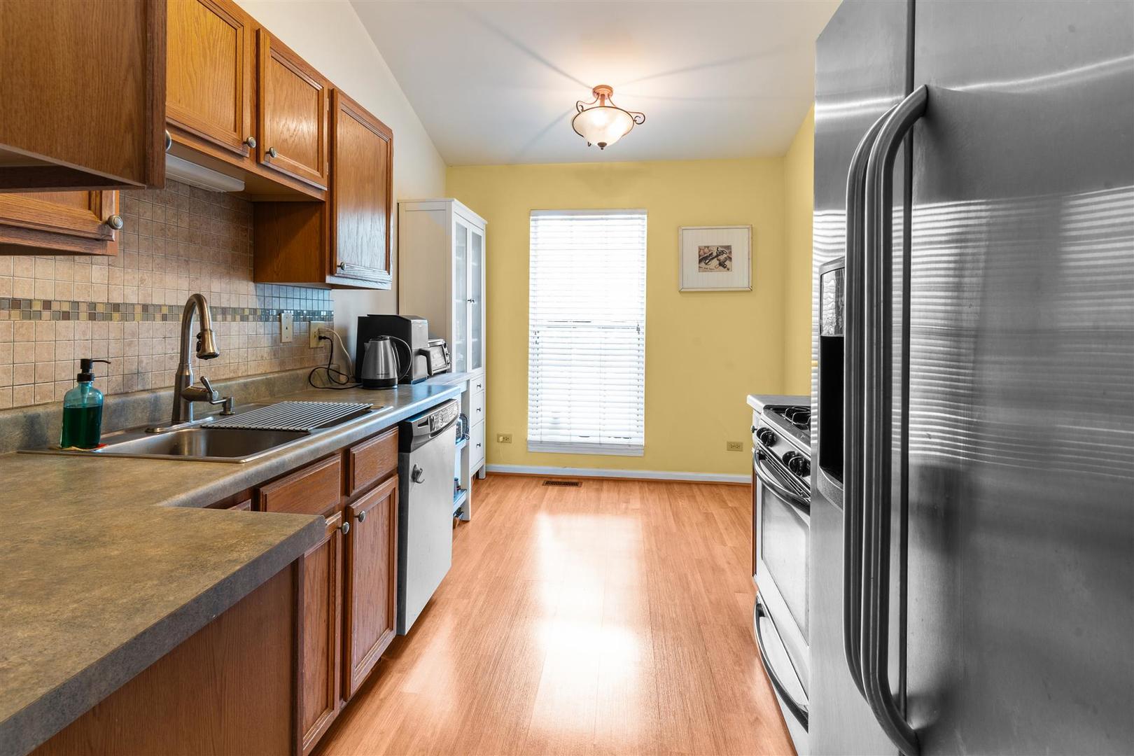 2606 S Embers Lane, Arlington Heights, IL 60005
