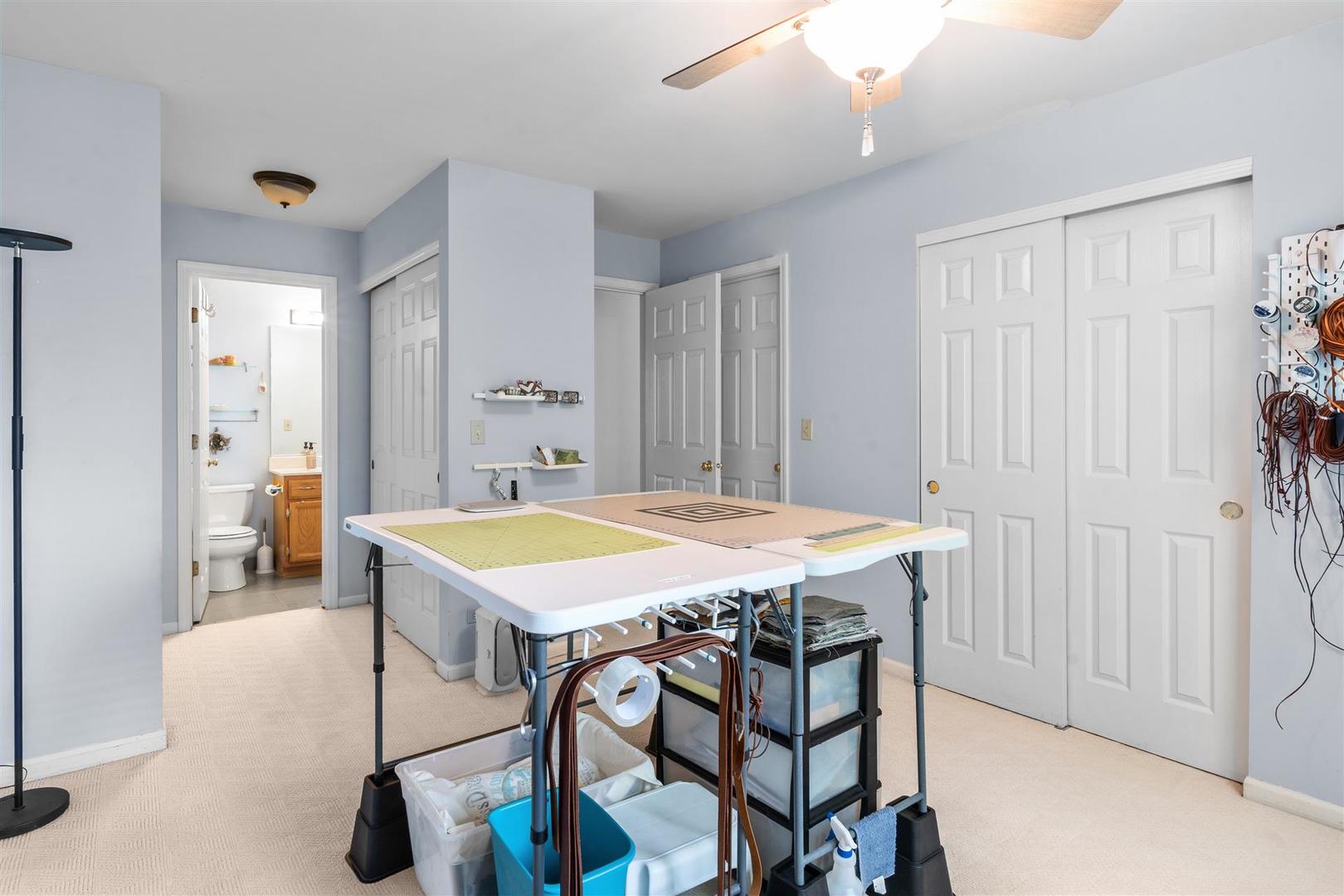 2606 S Embers Lane, Arlington Heights, IL 60005