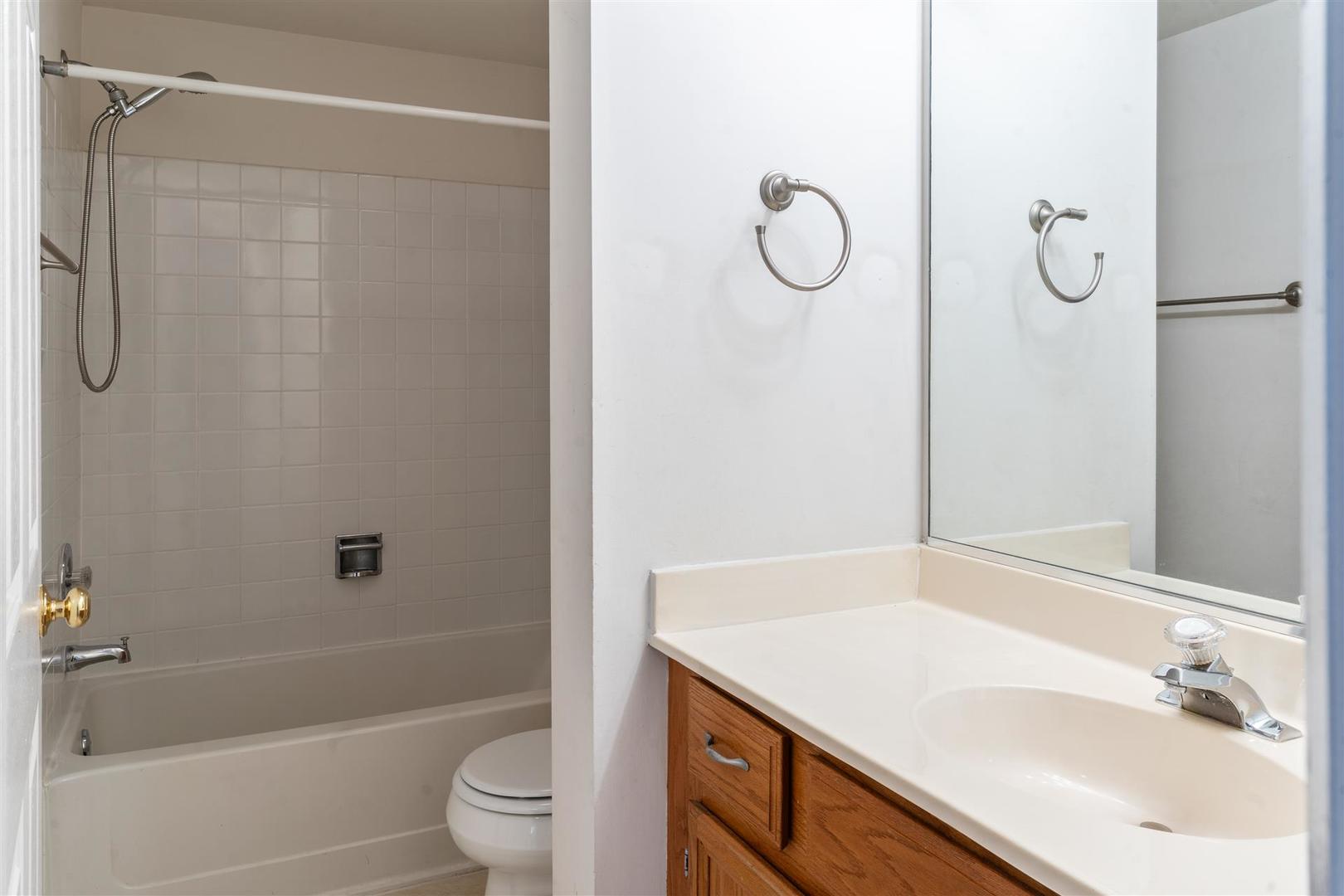 2606 S Embers Lane, Arlington Heights, IL 60005