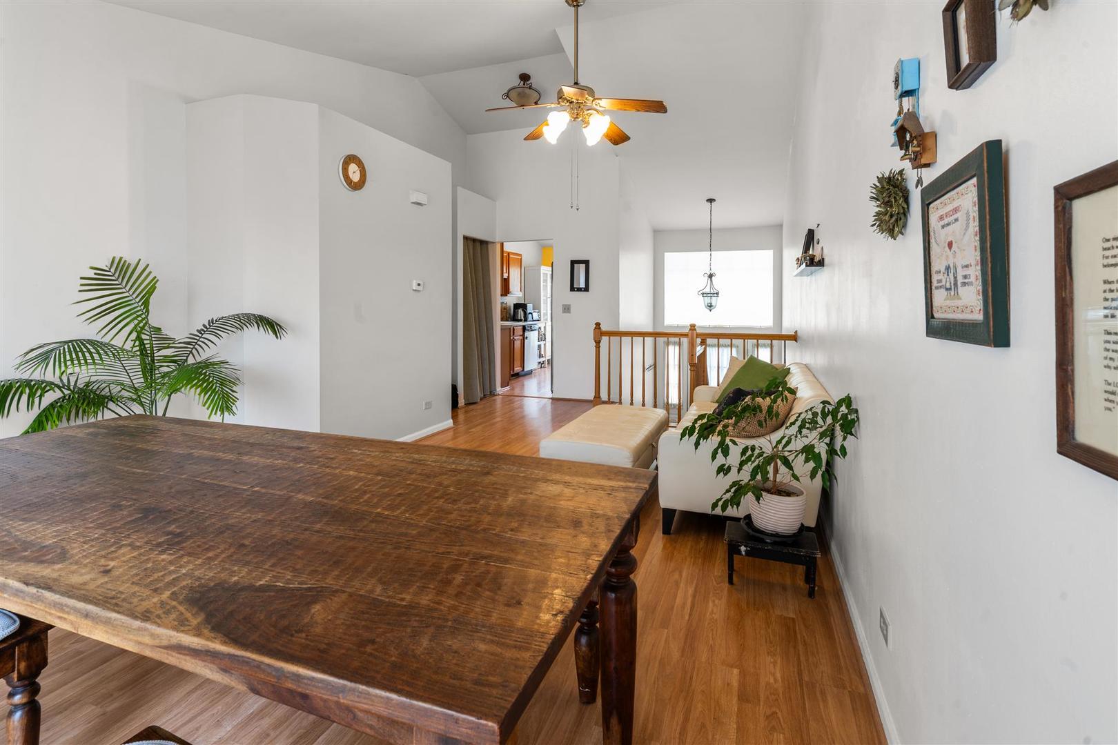 2606 S Embers Lane, Arlington Heights, IL 60005