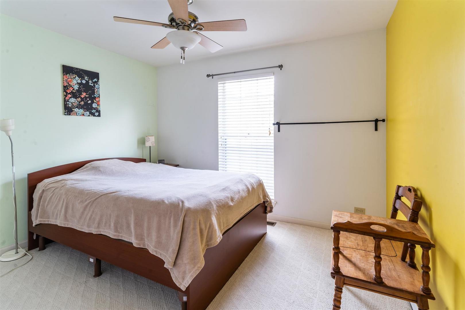 2606 S Embers Lane, Arlington Heights, IL 60005