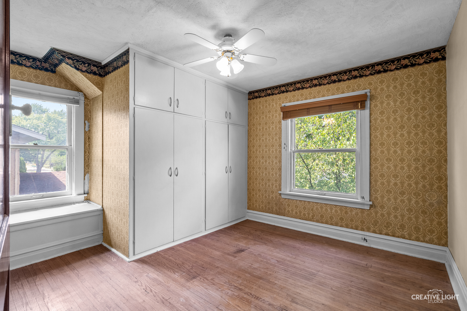 421 Simms Street, Aurora, IL 60505