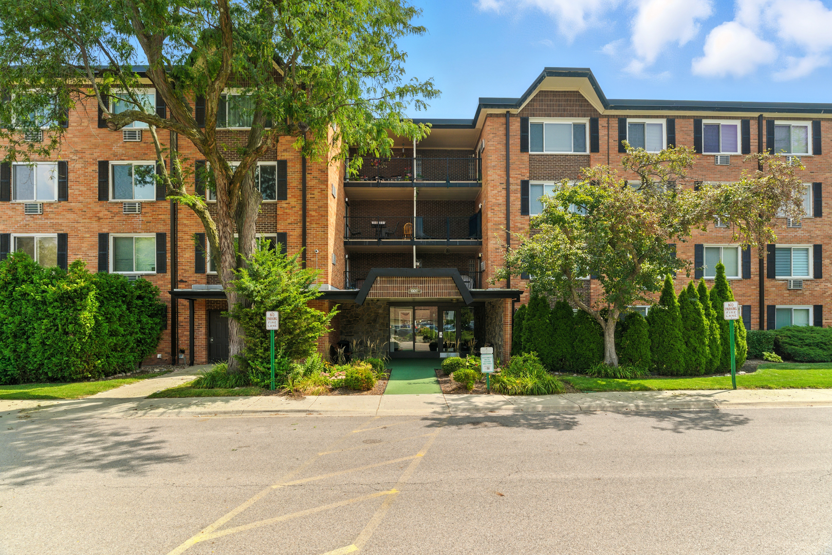 1207 S Old Wilke Road #303, Arlington Heights, IL 60005