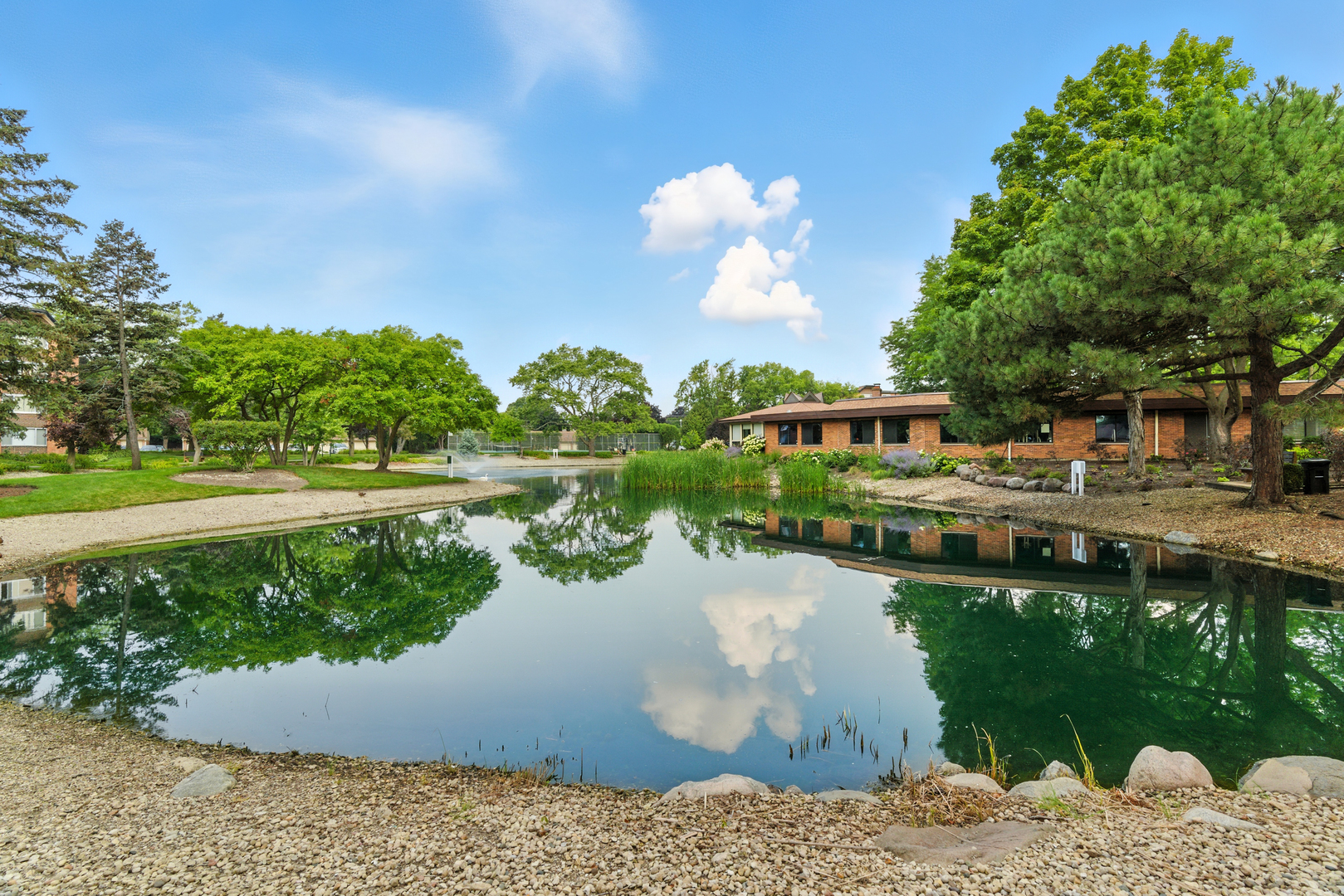 1207 S Old Wilke Road #303, Arlington Heights, IL 60005