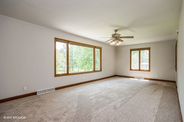 504 Brookview Drive, Farmer City, IL 61842