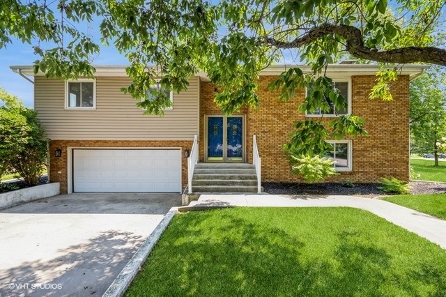 504 Brookview Drive, Farmer City, IL 61842
