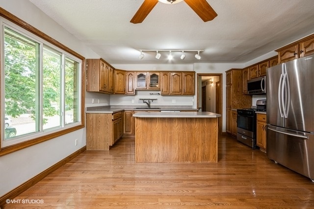 504 Brookview Drive, Farmer City, IL 61842