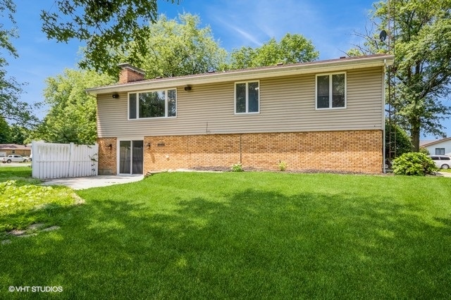 504 Brookview Drive, Farmer City, IL 61842