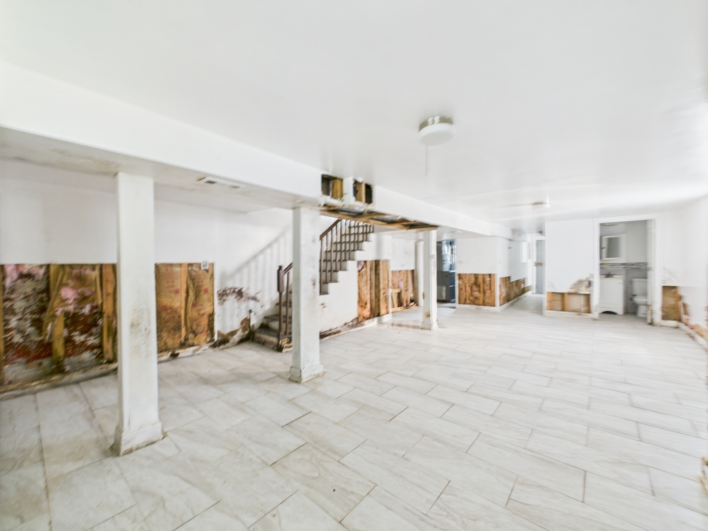 656 E Bowen Avenue, Chicago, IL 60653