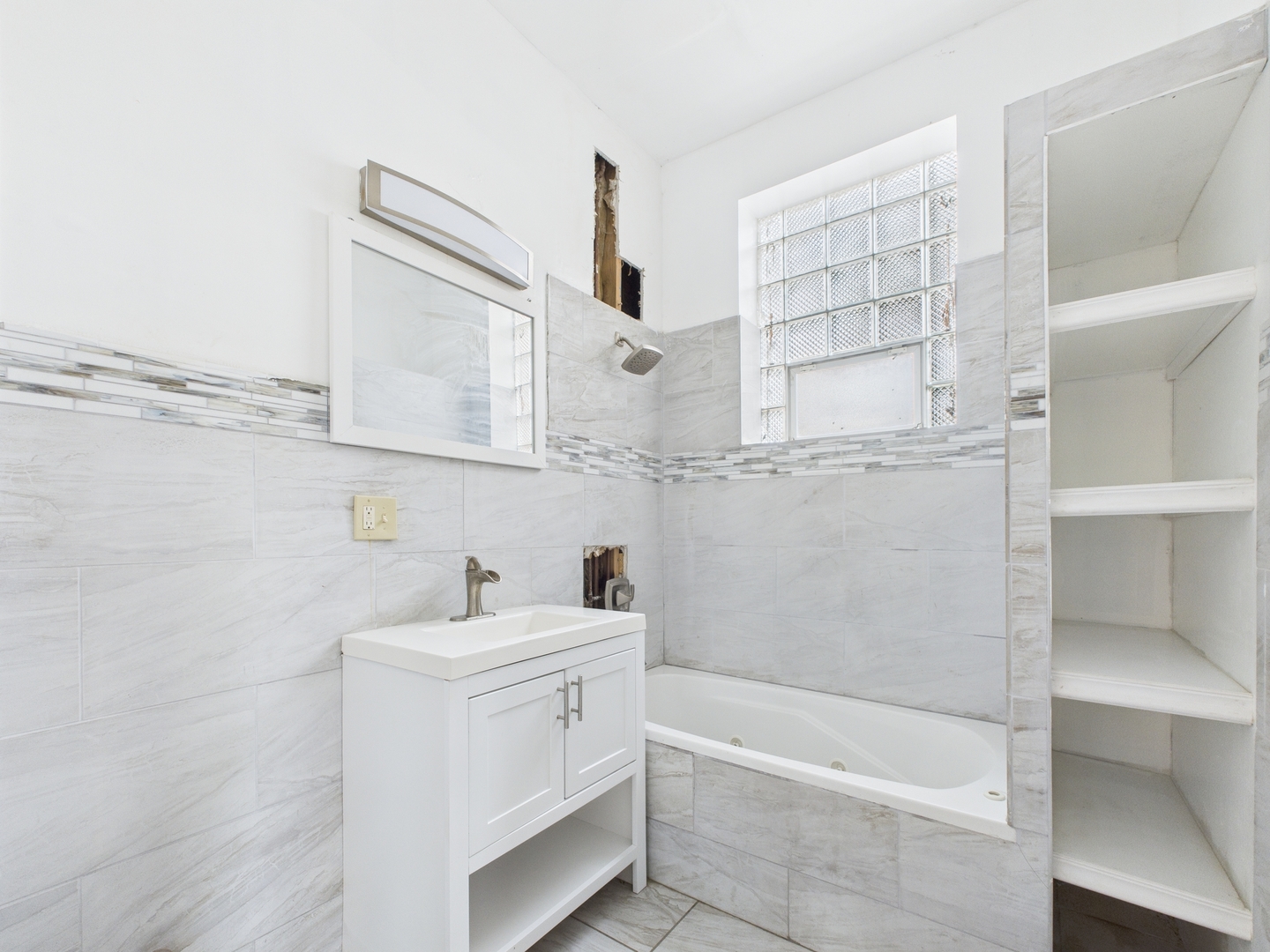 656 E Bowen Avenue, Chicago, IL 60653