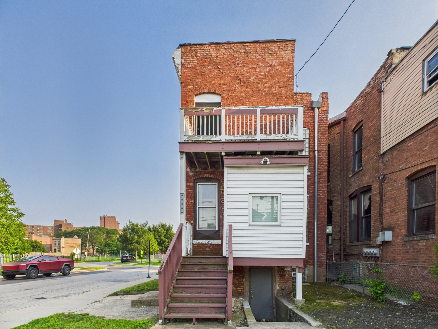 656 E Bowen Avenue, Chicago, IL 60653