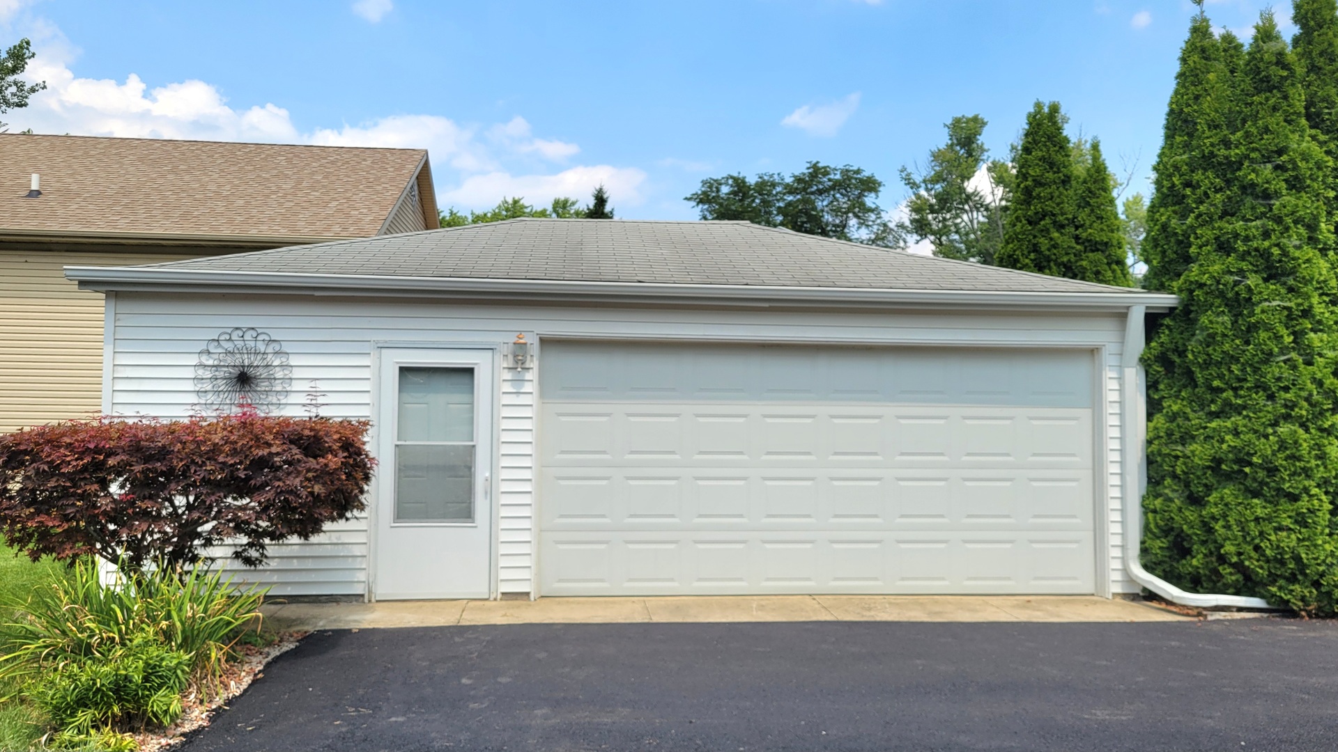 38410 N Lakeside Place, Antioch, IL 60002