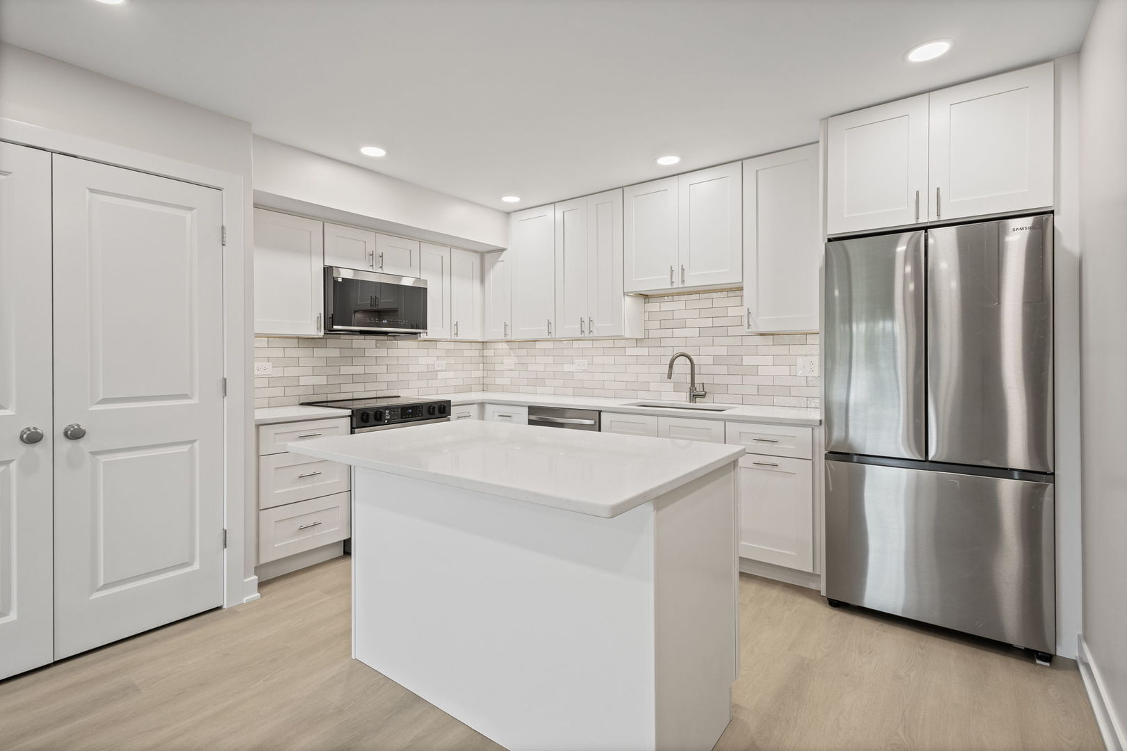 113 W Brandon Court #E11, Palatine, IL 60067