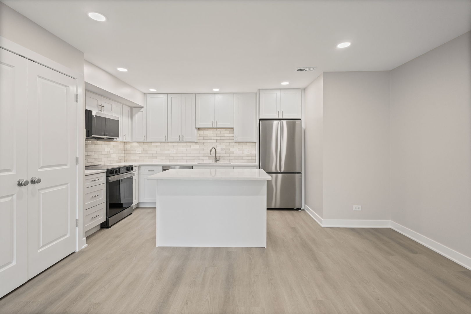 113 W Brandon Court #E11, Palatine, IL 60067