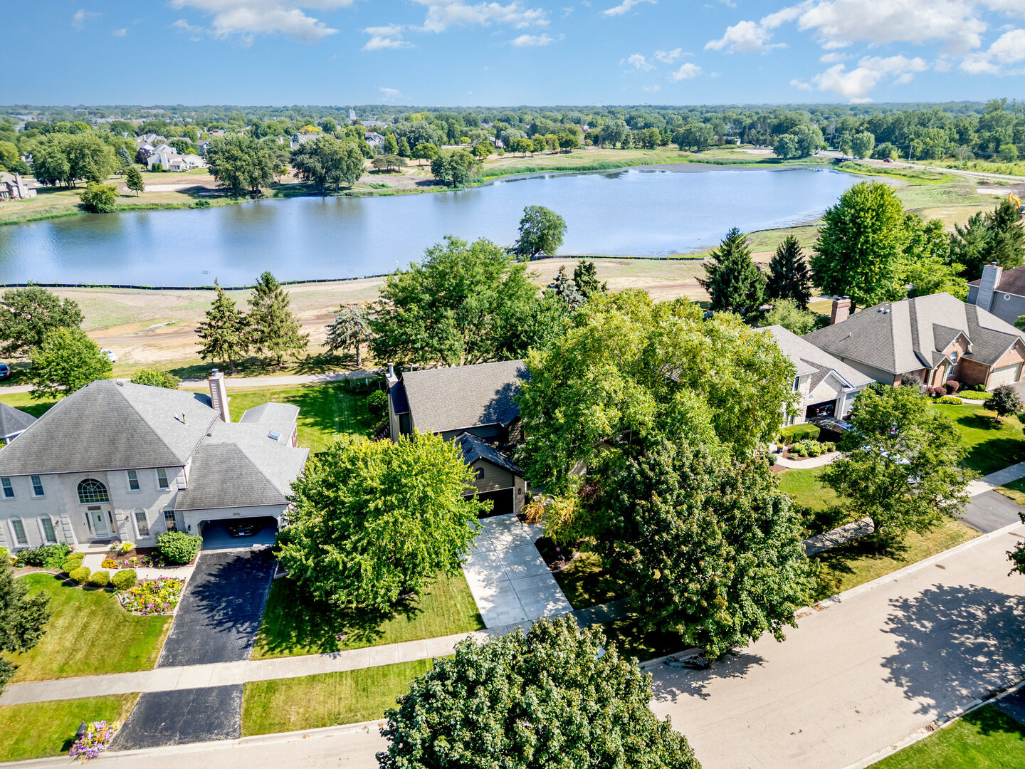 565 Blackberry Ridge Drive, Aurora, IL 60506