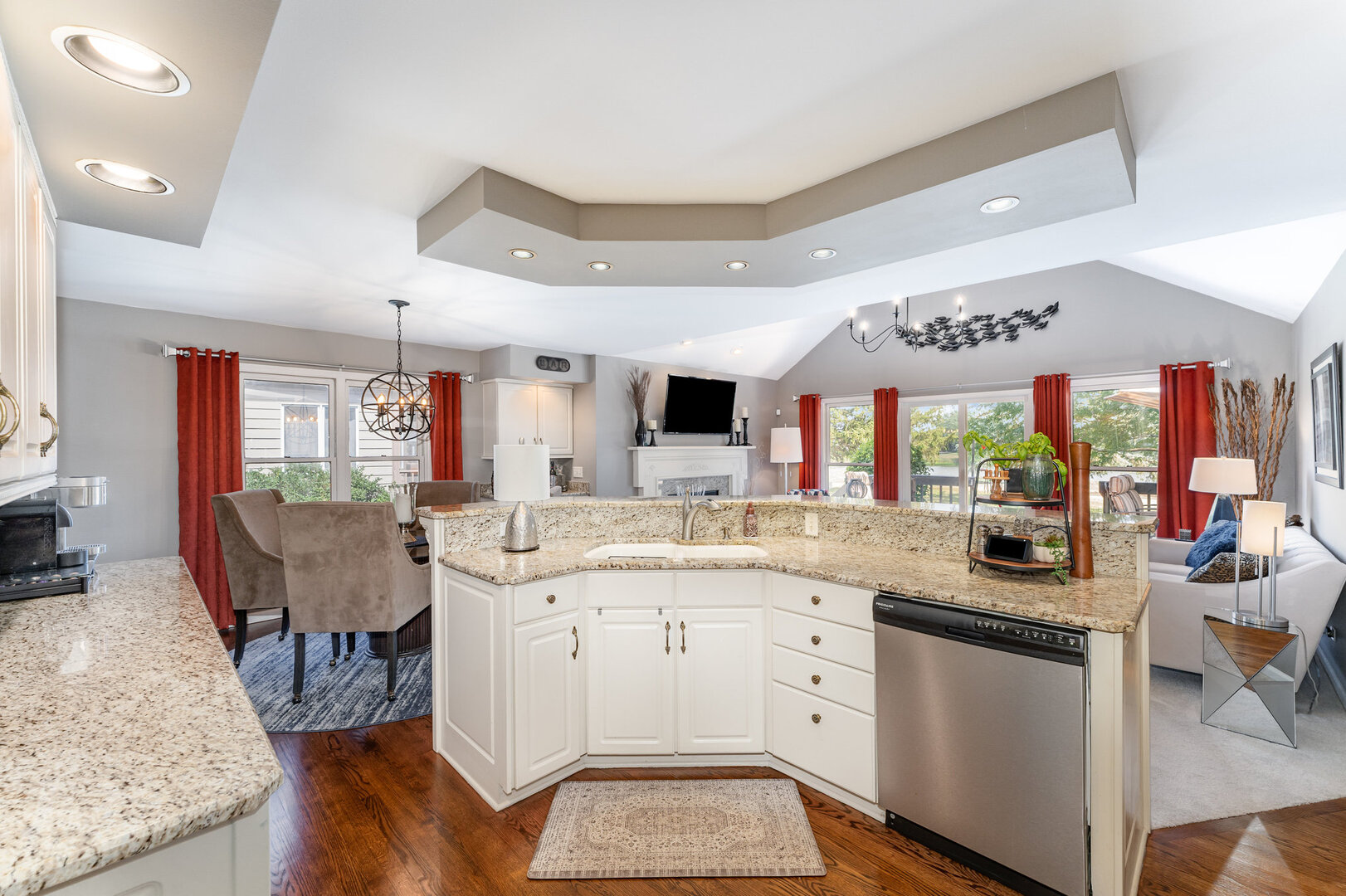 565 Blackberry Ridge Drive, Aurora, IL 60506