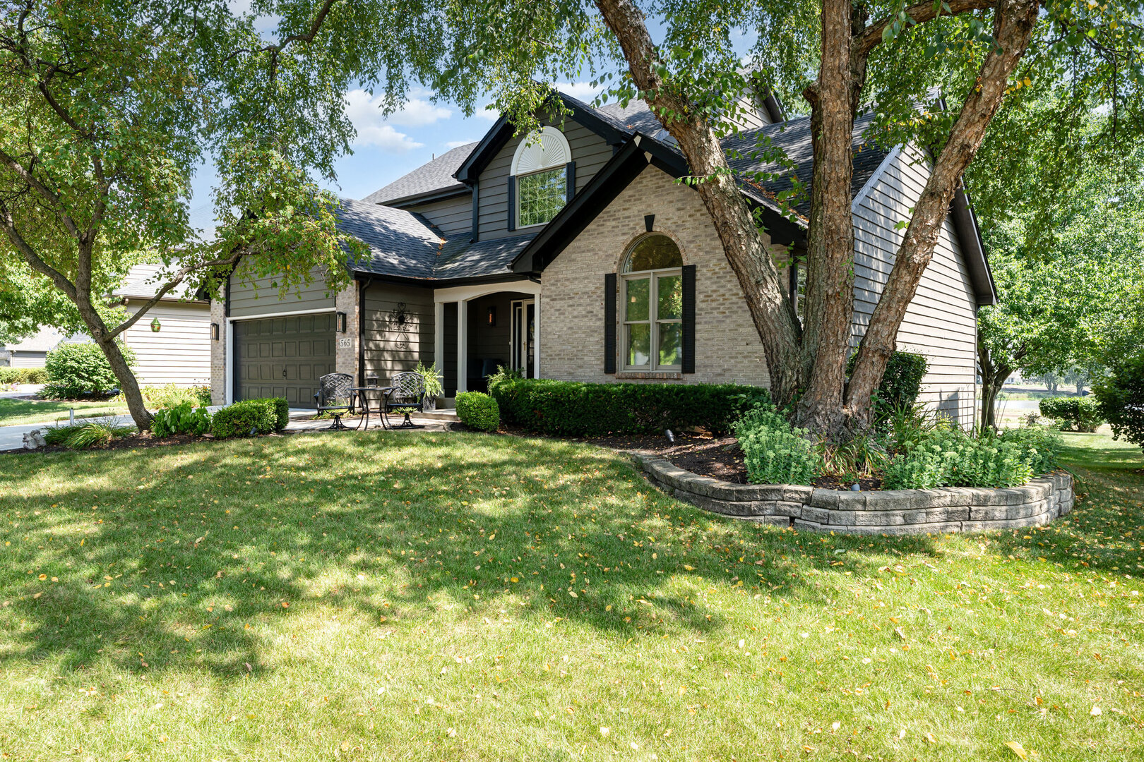 565 Blackberry Ridge Drive, Aurora, IL 60506