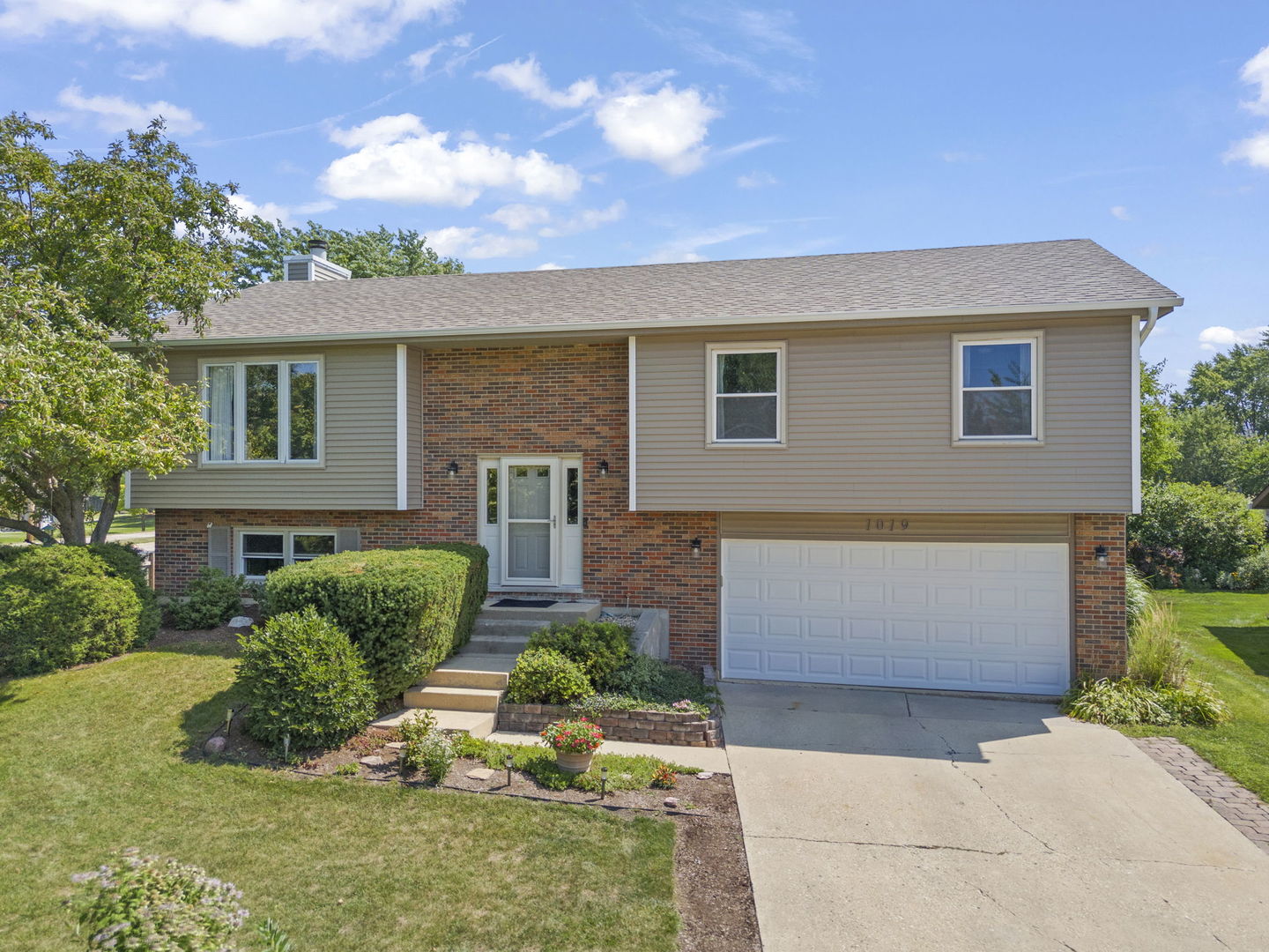 1019 Tioga Court, Carol Stream, IL 60188
