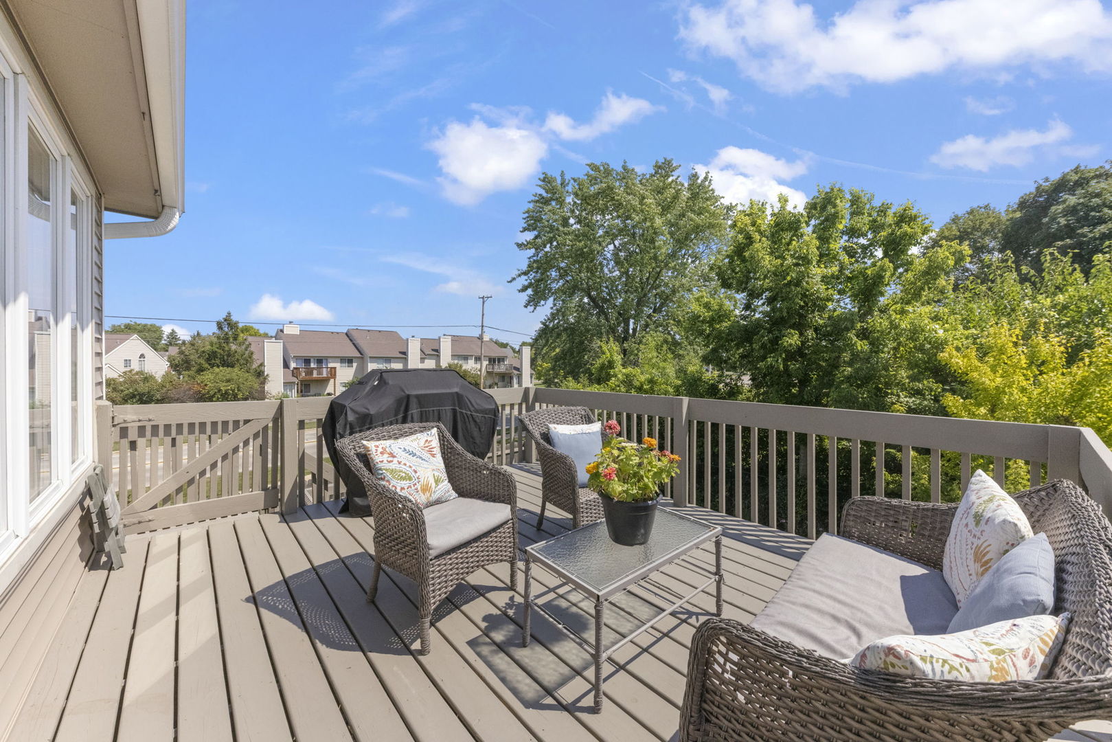 1019 Tioga Court, Carol Stream, IL 60188