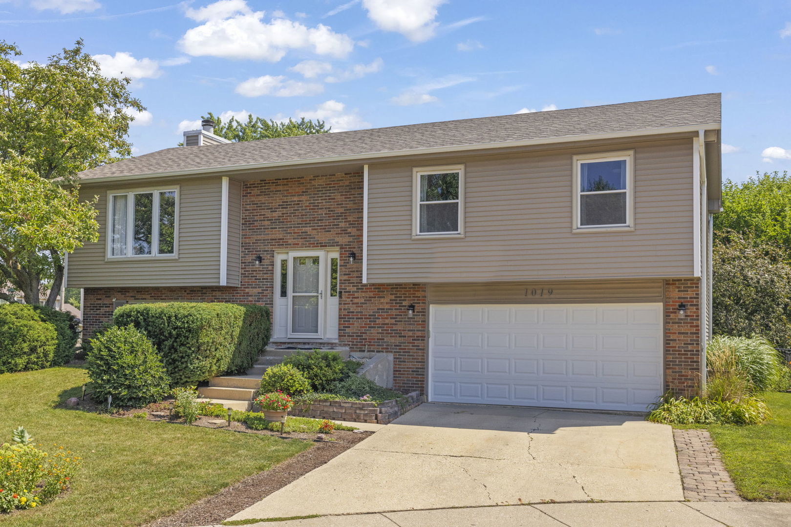 1019 Tioga Court, Carol Stream, IL 60188