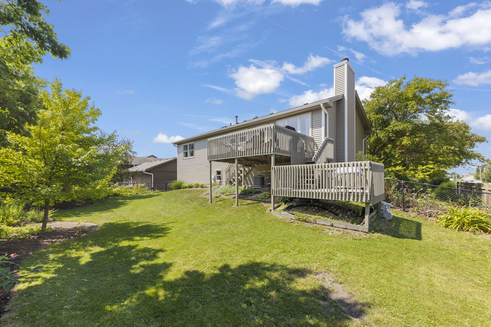 1019 Tioga Court, Carol Stream, IL 60188