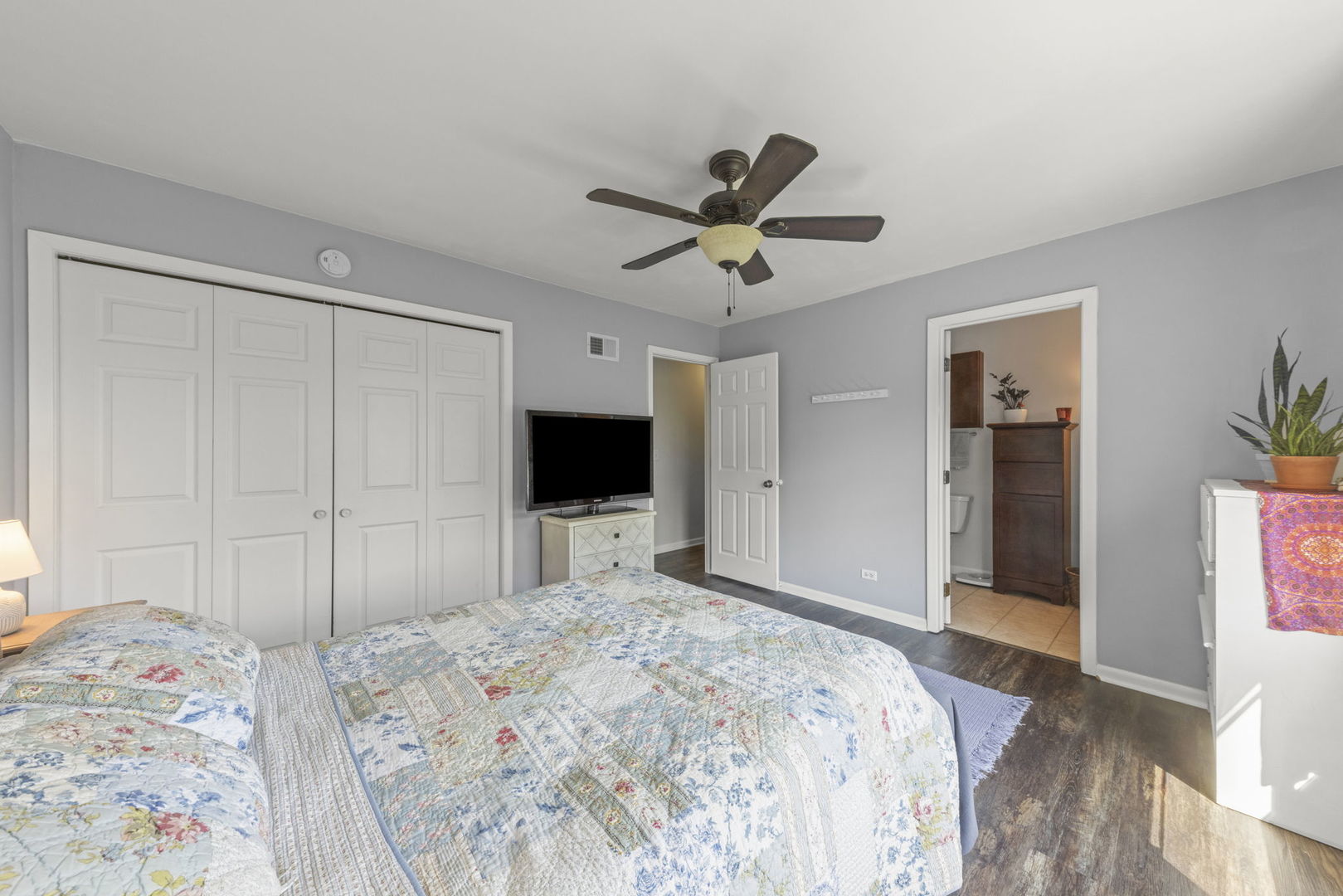 1019 Tioga Court, Carol Stream, IL 60188
