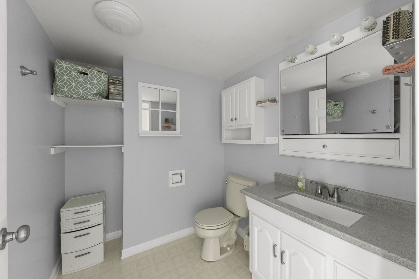 1019 Tioga Court, Carol Stream, IL 60188