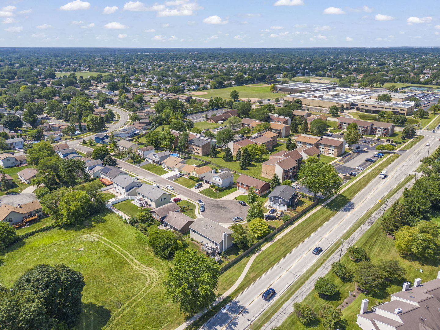 1019 Tioga Court, Carol Stream, IL 60188