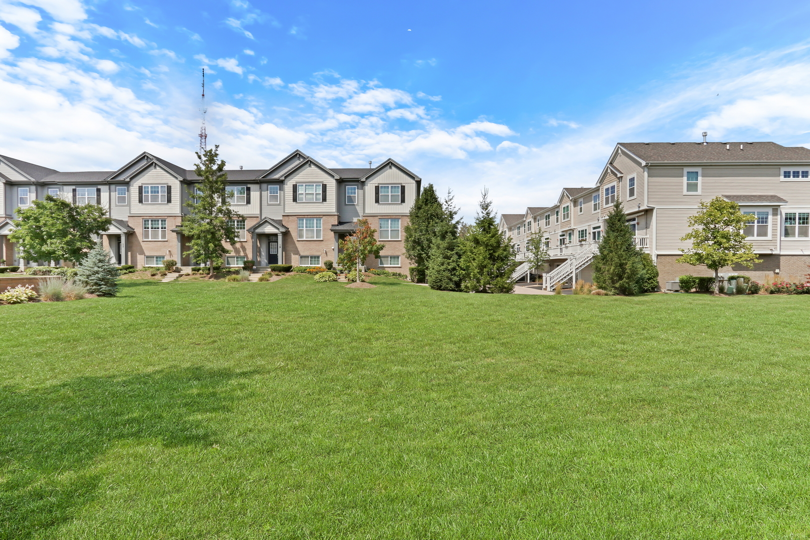 3227 N Heritage Lane, Arlington Heights, IL 60004