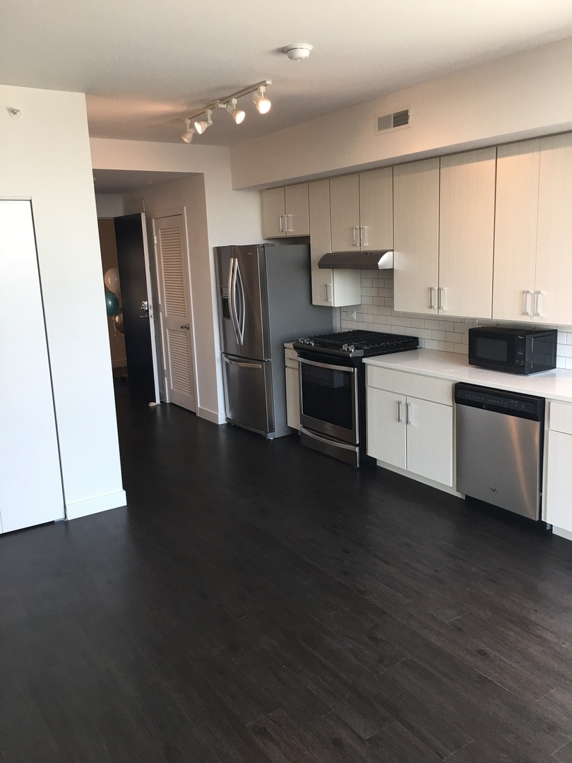 847 CHICAGO Avenue #809, Evanston, IL 60202