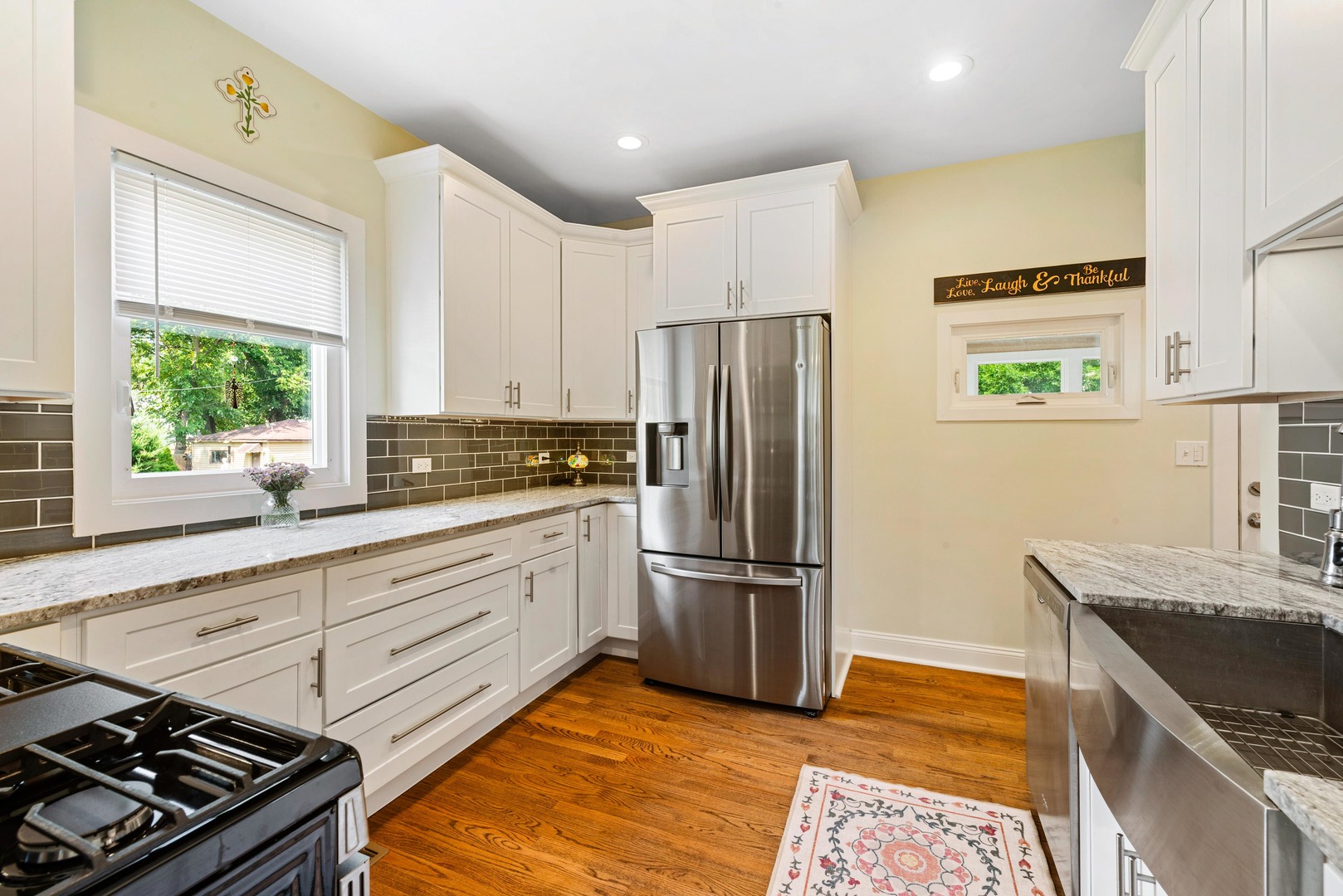 3827 HOLLYWOOD Avenue, Brookfield, IL 60513