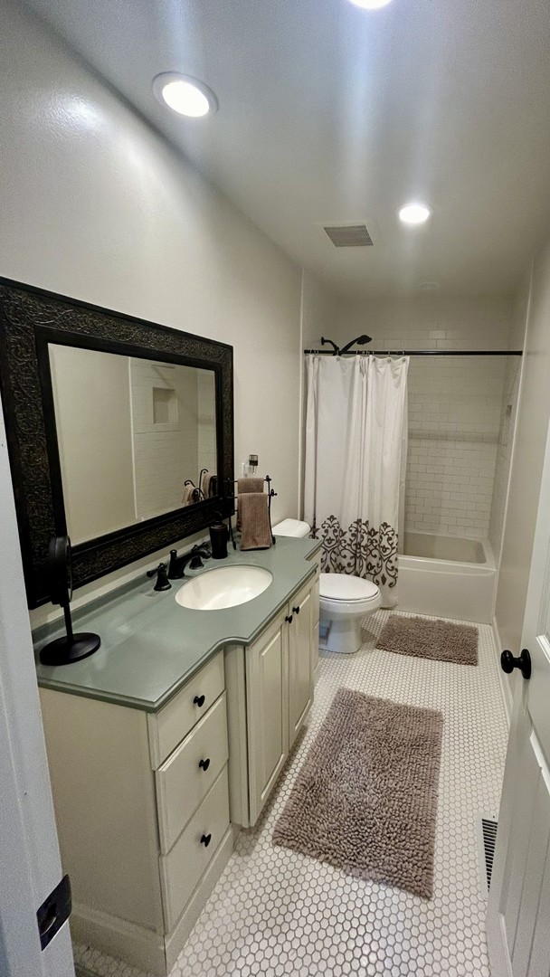 40431 N Fairview Street, Antioch, IL 60002