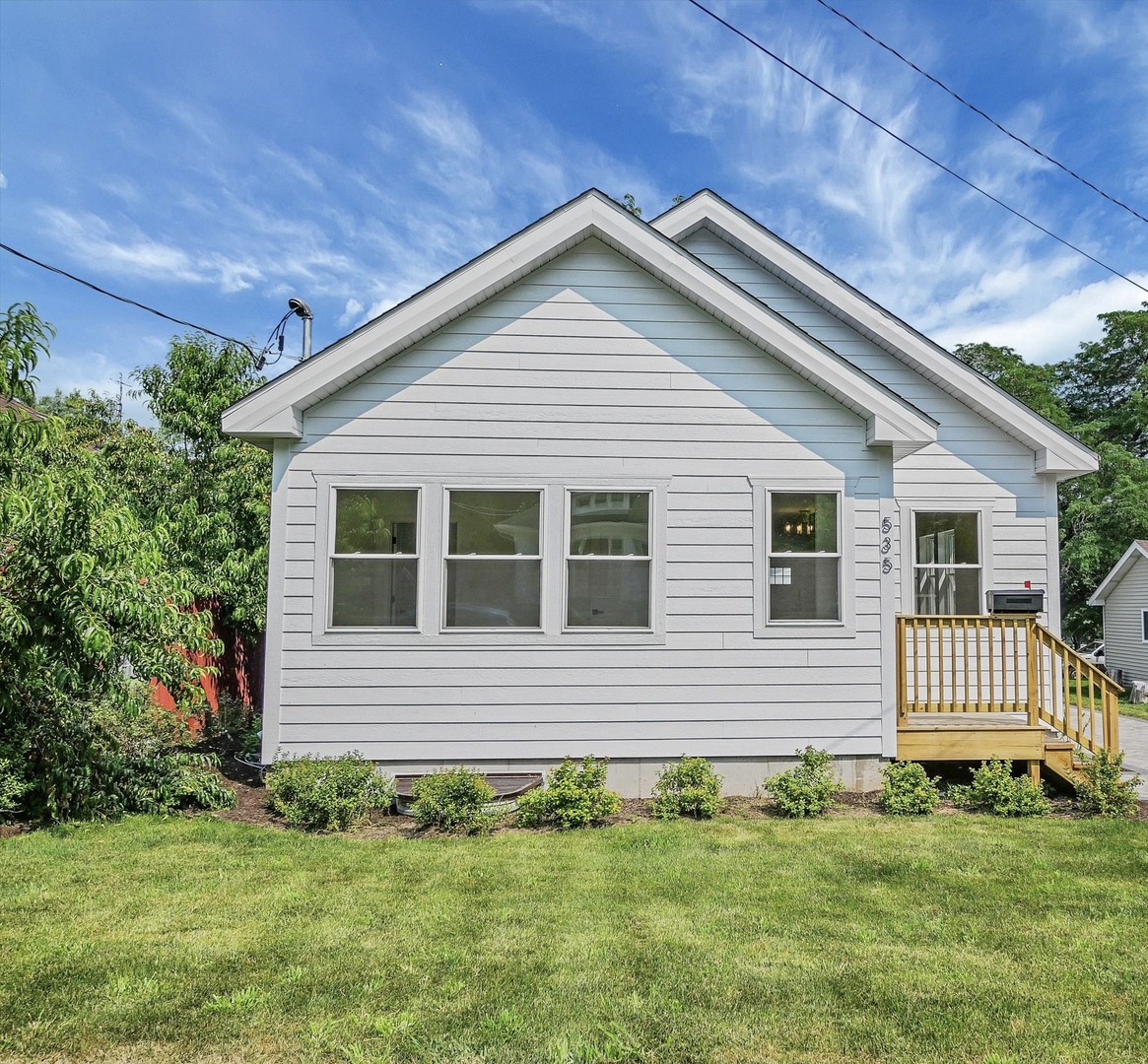 535 Ashland Avenue, Elgin, IL 60123