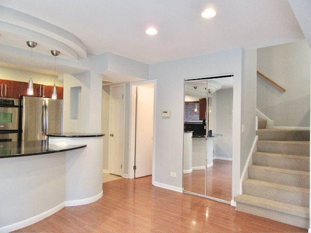 43 BUCKINGHAM Lane #43, Buffalo Grove, IL 60089