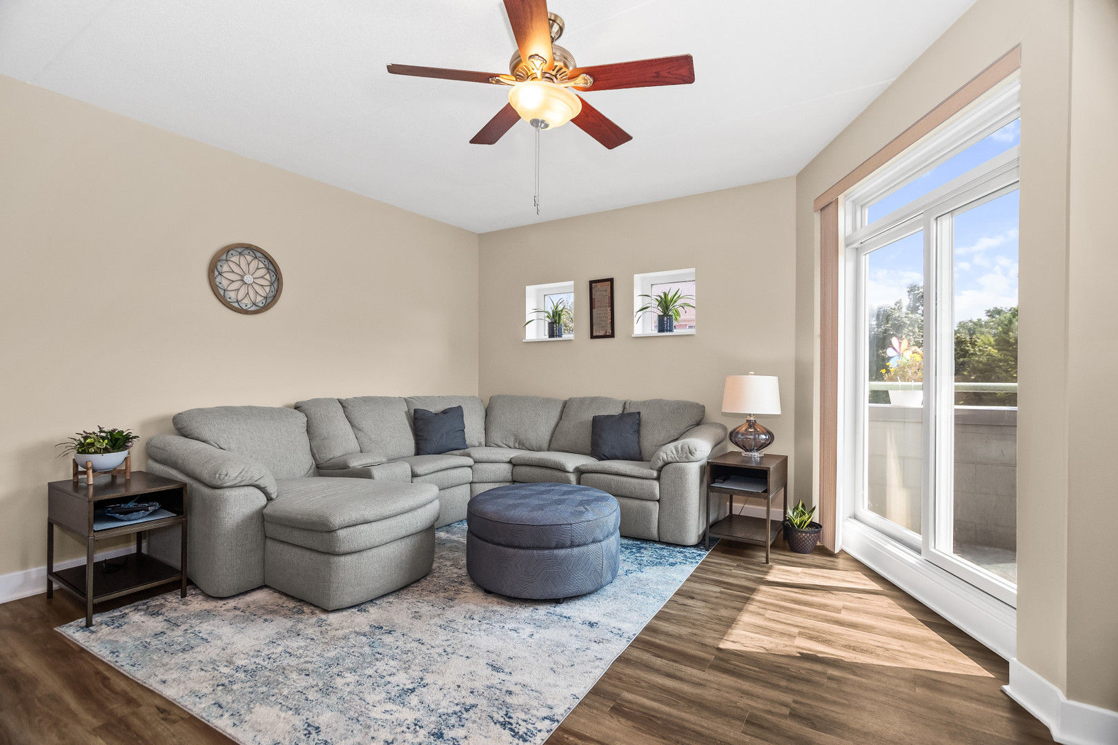 400 Village Circle #103, Willow Springs, IL 60480