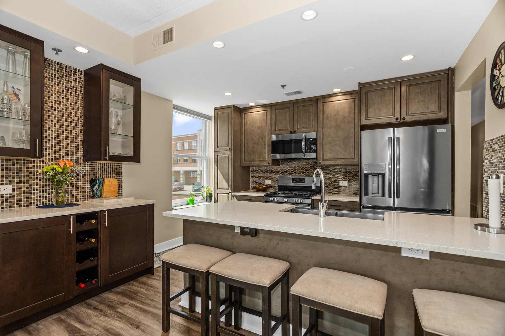400 Village Circle #103, Willow Springs, IL 60480
