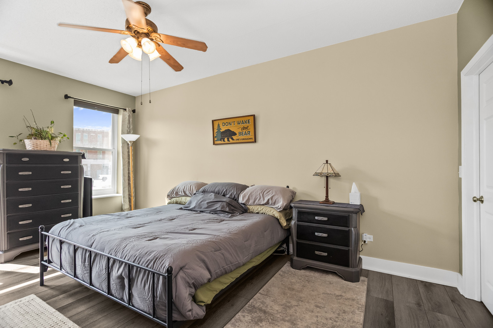 400 Village Circle #103, Willow Springs, IL 60480