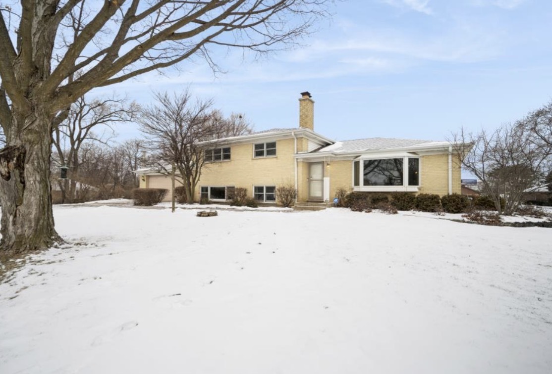 590 E Capri Drive, Palatine, IL 60074