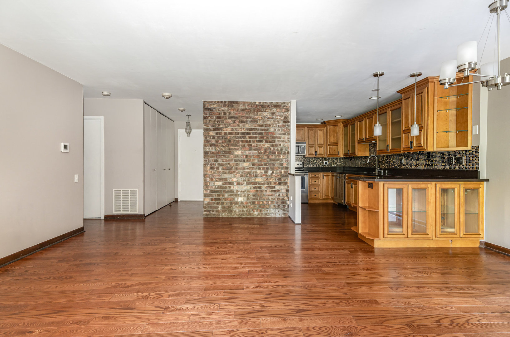 425 Walnut Creek Lane #1305, Lisle, IL 60532